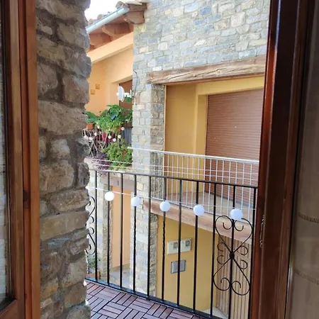Casa Escola Сasa de vacaciones La Pobla de Segur